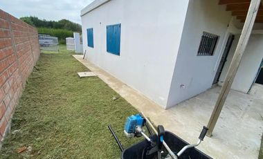 Casa en venta - 2 Dormitorios 1 Baño - Mar del Tuyú