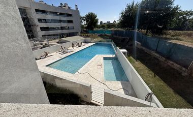 Alquiler, Depto de 2 dorm, 2 baños, Seguridad, GYM, Pileta, cochera