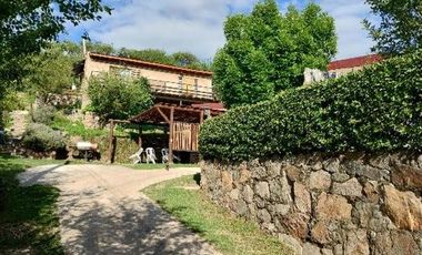 Casa en venta - 3 Dormitorios 3 Baños - Cabañas - 550Mts2 - El Trapiche