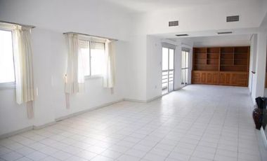 Departamento en venta - 3 Dormitorios 2 Baños - Cocheras - 169Mts2 - La Plata