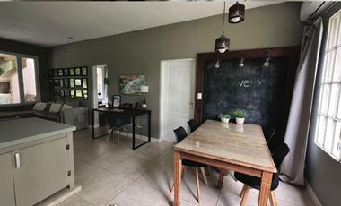 Casa en venta - 2 Dormitorios 2 Baños - Mercedes