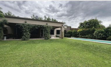 Casa en venta - 2 Dormitorios 2 Baños - Mercedes