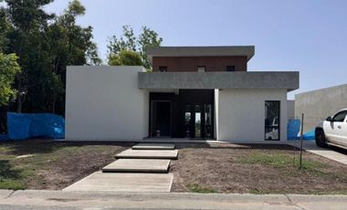 Casa en Santa Lucia, Pilar del este