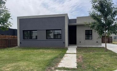 Casa en Santa Lucia, Pilar del este