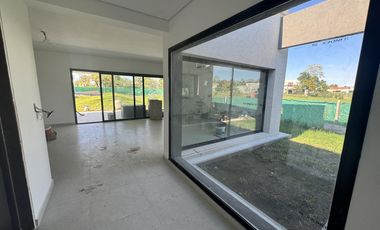 Casa en Santa Lucia, Pilar del este