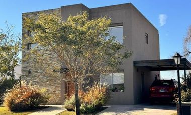 Casa en Santa Lucia, Pilar del este