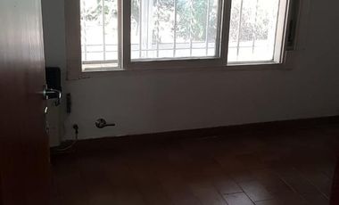 Casa en alquiler - 1 Dormitorio 1 Baño - 300Mts2 - Temperley