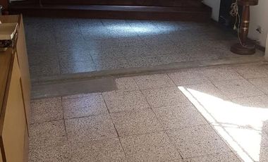 Casa en alquiler - 1 Dormitorio 1 Baño - 300Mts2 - Temperley