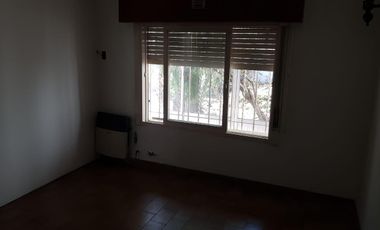 Casa en alquiler - 1 Dormitorio 1 Baño - 300Mts2 - Temperley