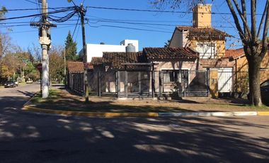 Casa en Jorge Bell y 471 City Bell - Alberto Dacal Propiedades