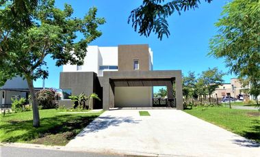 ALQUILER ANUAL nueva CASA en El Canton - Escobar IMPECABLE Suite mas 3 Dormitorios, en 2 plantas