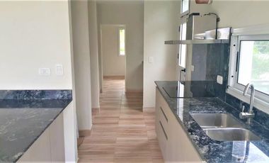 ALQUILER ANUAL nueva CASA en El Canton - Escobar IMPECABLE Suite mas 3 Dormitorios, en 2 plantas