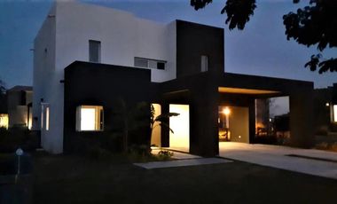 ALQUILER ANUAL nueva CASA en El Canton - Escobar IMPECABLE Suite mas 3 Dormitorios, en 2 plantas