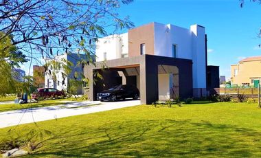 ALQUILER ANUAL nueva CASA en El Canton - Escobar IMPECABLE Suite mas 3 Dormitorios, en 2 plantas