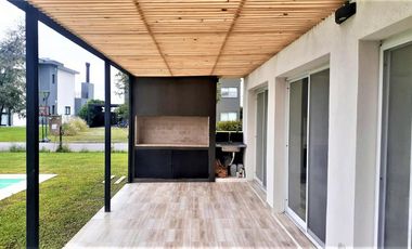 ALQUILER ANUAL nueva CASA en El Canton - Escobar IMPECABLE Suite mas 3 Dormitorios, en 2 plantas