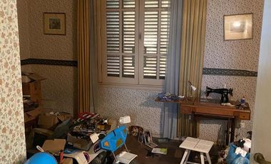 Chalet sobre dos lotes a 1/2 cuadra de Av Hipolito Yrigoyen!