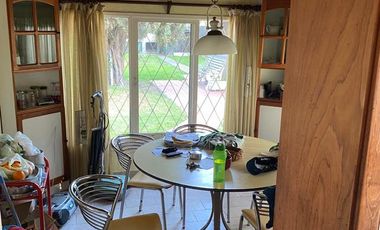 Chalet sobre dos lotes a 1/2 cuadra de Av Hipolito Yrigoyen!