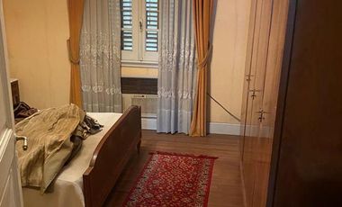 Chalet sobre dos lotes a 1/2 cuadra de Av Hipolito Yrigoyen!