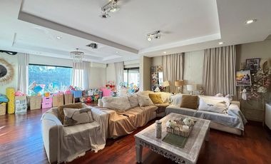 Venta casa de cinco dormitorios con terreno de 1600 m2, y pileta. San Marino, Funes Hills