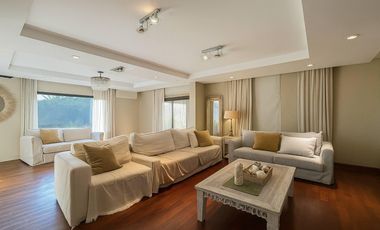 Venta casa de cinco dormitorios con terreno de 1600 m2, y pileta. San Marino, Funes Hills