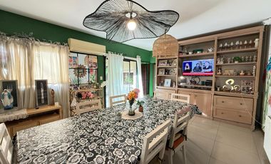 Venta casa de cinco dormitorios con terreno de 1600 m2, y pileta. San Marino, Funes Hills