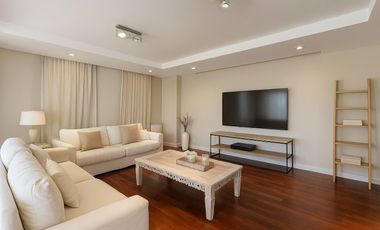 Venta casa de cinco dormitorios con terreno de 1600 m2, y pileta. San Marino, Funes Hills