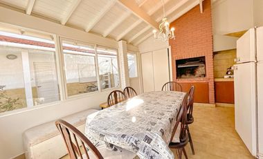 Casa en venta - 4 Dormitorios 2 Baños - Mar del Plata