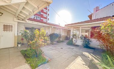 Casa en venta - 4 Dormitorios 2 Baños - Mar del Plata