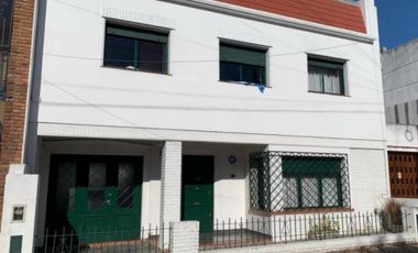 Casa DE 6 AMBIENTE EN DOS PLANTAS