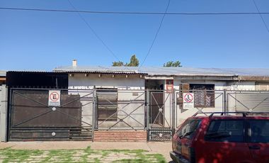 Casa en venta - 2 Dormitorios 1 Baño - Cochera - 220Mts2 - Don Orione