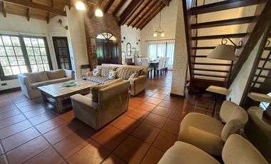 Chalet Clásico de Ladrillos Vista - Bo. Abierto Acacias Blancas - Ing. Maschwitz - Escobar