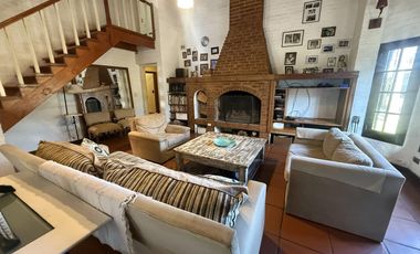 Chalet Clásico de Ladrillos Vista - Bo. Abierto Acacias Blancas - Ing. Maschwitz - Escobar