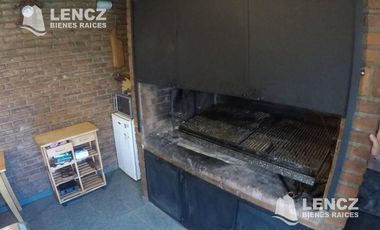 VENTA HERMOSO CHALET DE 5 AMB C/COCH DOBLE , JARDIN Y QUINCHO -QUILMES CENTRO
