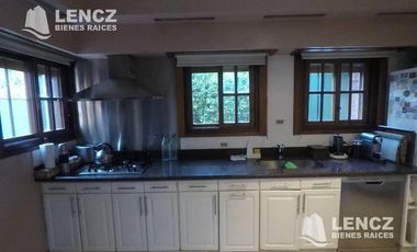 VENTA HERMOSO CHALET DE 5 AMB C/COCH DOBLE , JARDIN Y QUINCHO -QUILMES CENTRO