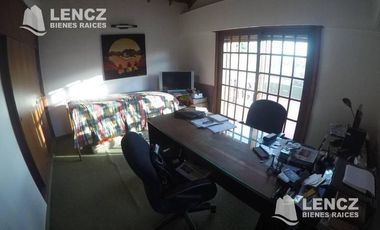 VENTA HERMOSO CHALET DE 5 AMB C/COCH DOBLE , JARDIN Y QUINCHO -QUILMES CENTRO