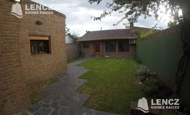 VENTA HERMOSO CHALET DE 5 AMB C/COCH DOBLE , JARDIN Y QUINCHO -QUILMES CENTRO