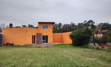 Casa en venta - 2 Dormitorios 1 Baño - 405Mts2 - La Caleta