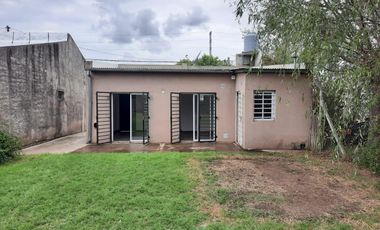Casa en venta - 2 Dormitorios 1 Baño - 400Mts2 - Bolívar