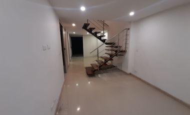 CASA EN ARRIENDO EN AV ALBERTO MENDOZA/MANIZALES