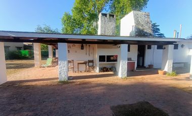 Casa en San Isidro . JESUS MARÍA , a mts del Camino Real, sobre el pasaje Molina Campos .