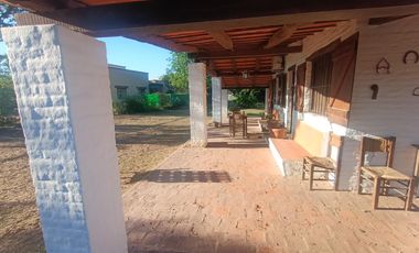 Casa en San Isidro . JESUS MARÍA , a mts del Camino Real, sobre el pasaje Molina Campos .