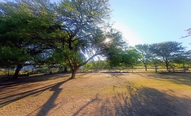 Casa en San Isidro . JESUS MARÍA , a mts del Camino Real, sobre el pasaje Molina Campos .