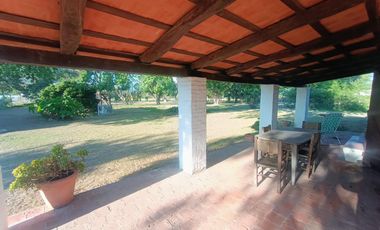 Casa en San Isidro . JESUS MARÍA , a mts del Camino Real, sobre el pasaje Molina Campos .