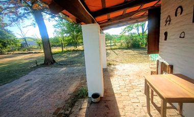 Casa en San Isidro . JESUS MARÍA , a mts del Camino Real, sobre el pasaje Molina Campos .