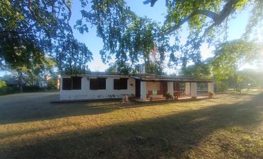 Casa en San Isidro . JESUS MARÍA , a mts del Camino Real, sobre el pasaje Molina Campos .