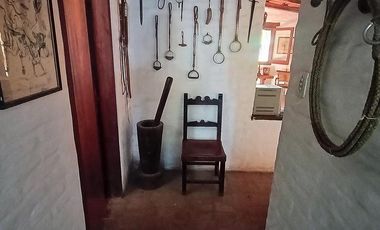 Casa en San Isidro . JESUS MARÍA , a mts del Camino Real, sobre el pasaje Molina Campos .