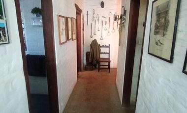 Casa en San Isidro . JESUS MARÍA , a mts del Camino Real, sobre el pasaje Molina Campos .