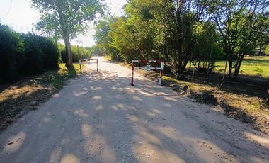 Casa en San Isidro . JESUS MARÍA , a mts del Camino Real, sobre el pasaje Molina Campos .