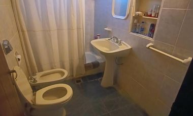 Casa en San Isidro . JESUS MARÍA , a mts del Camino Real, sobre el pasaje Molina Campos .