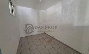 LAVALLE 4500 - GALPON 900 MTS   2 LOTES 600 MTS - 1500 MTS - V. MARTELLI - VENDE